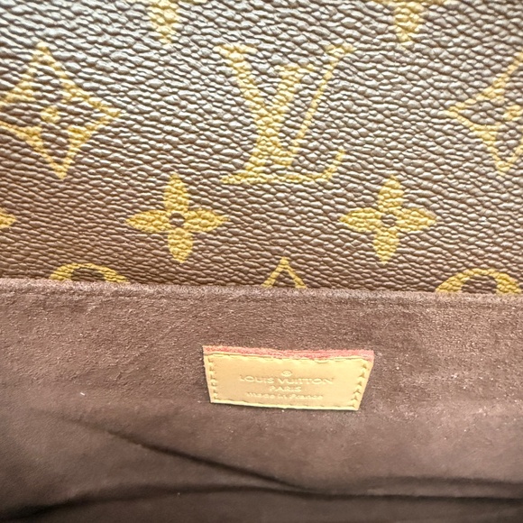 Louis Vuitton Monogram Pochette Metis - Picture 3 of 10